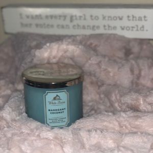 White Barn mahogany coconut scented candle